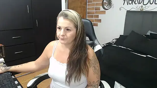 perlagoloza05 from StripChat is Freechat