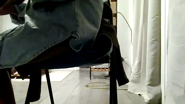 petite-Alondra from StripChat is Freechat