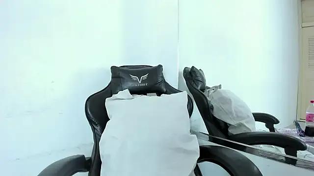 Petite_amor2 from StripChat is Freechat
