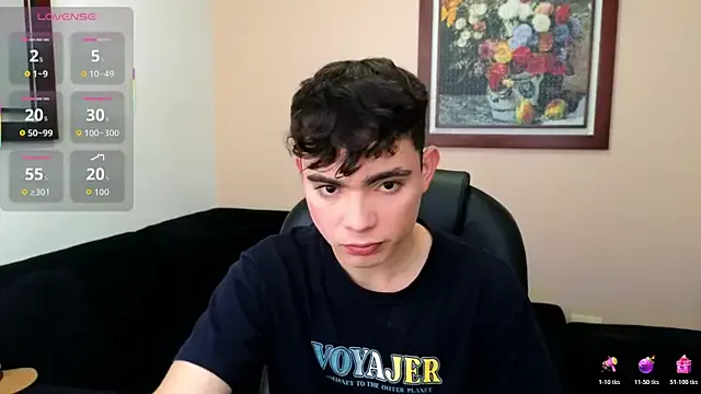 petitegigant33 from StripChat is Freechat