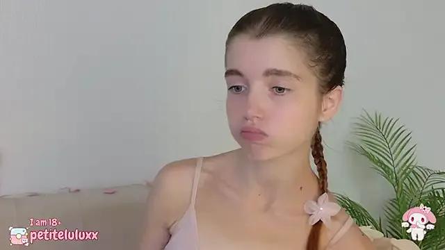 petiteluluxx from StripChat is Freechat