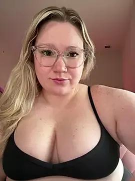 PiggyRose from StripChat