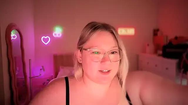 PiggyRose from StripChat