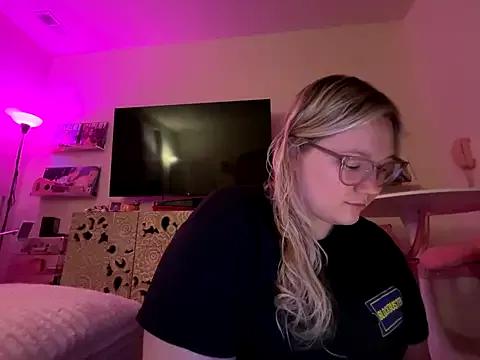 PiggyRose from StripChat