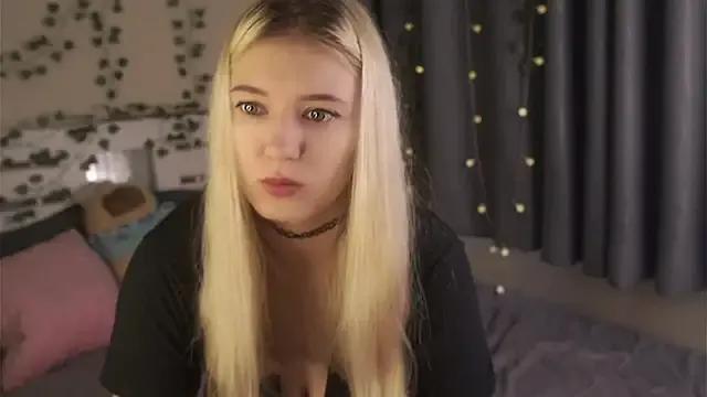 PinkyAura from StripChat is Freechat