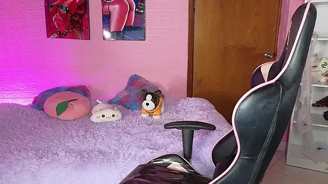 pinkygirl18 from StripChat is Freechat