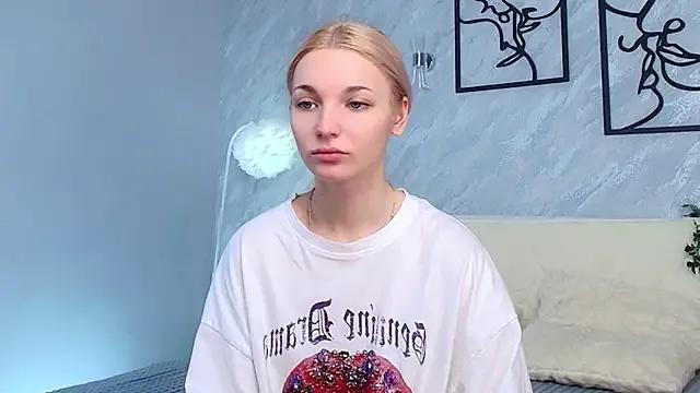 PolliMills from StripChat is Freechat