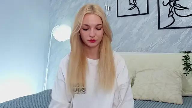 PolliMills from StripChat is Freechat