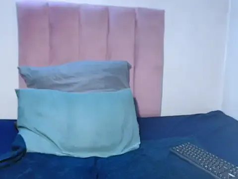 Pretty-001 from StripChat is Freechat