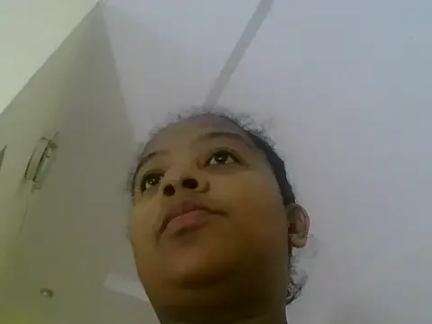 PRETTY-MI from StripChat is Freechat