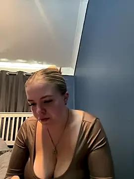 prettycocomae from StripChat is Freechat