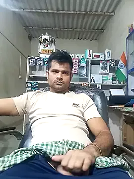 Priynkarani from StripChat is Freechat