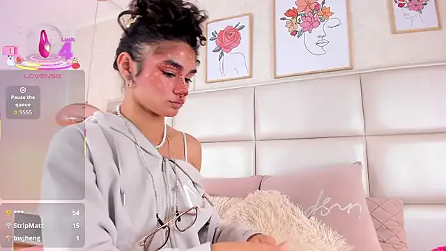 Puffy_Hearts from StripChat is Freechat