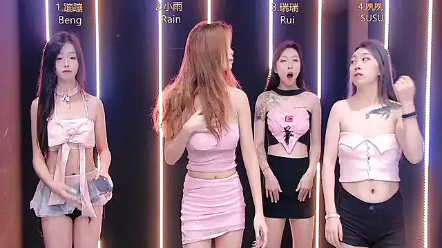 queen-001 from StripChat is Freechat