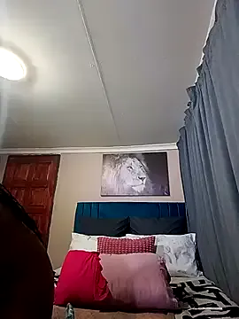 Queen-Chocolate from StripChat