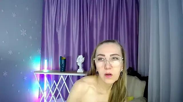 queen_a_n_i from StripChat is Freechat