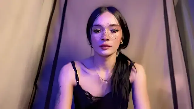 queen_lucinda from StripChat is Freechat