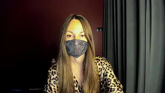queen_of_mooon from StripChat is Freechat