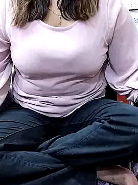 QueenHaryanaa from StripChat is Freechat