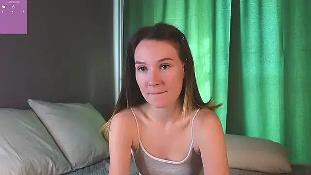 QueenieHathaway from StripChat is Freechat