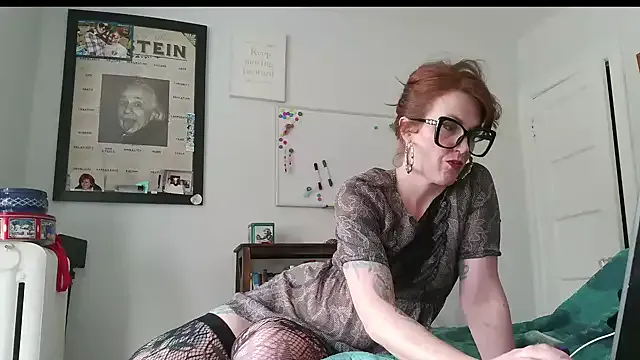 QuinnDesire from StripChat is Freechat