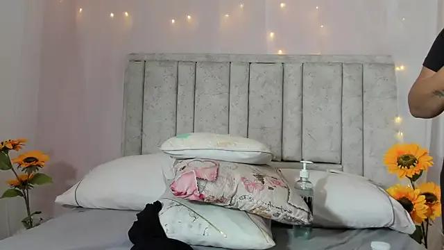 Girls: try live performances with matured performers, from dancing to quirks, in a variety of beautiful sex cams.