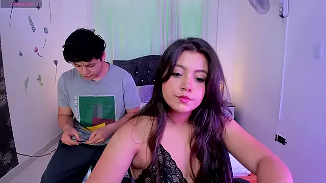 raiderandroxie from StripChat is Freechat