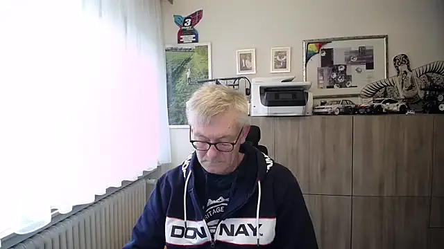 Girls: try live performances with matured performers, from dancing to quirks, in a variety of beautiful sex cams.