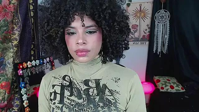 Raven_luv from StripChat is Freechat