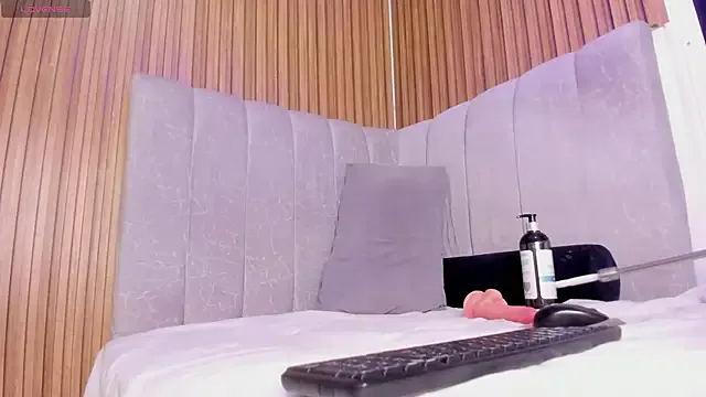 Raven_Roth from StripChat is Freechat