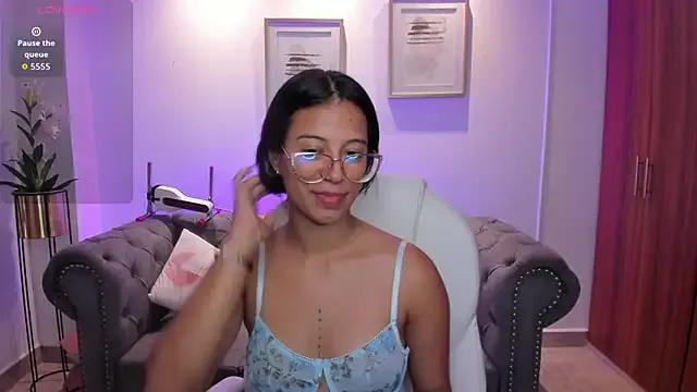 raven_stonee from StripChat is Freechat