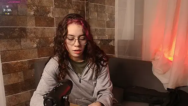 ravensinferno from StripChat is Freechat