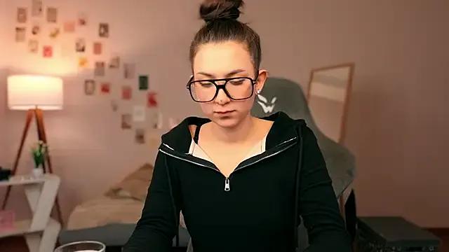 raviolly046 from StripChat is Freechat