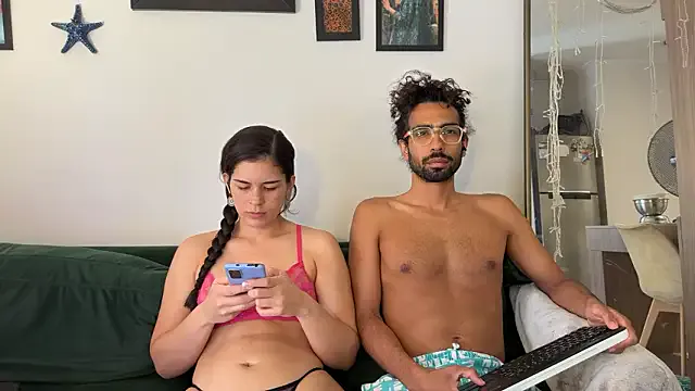 Redfloweer1 from StripChat is Freechat