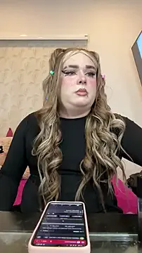 Redvelvett22 from StripChat is Freechat