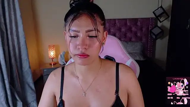 Reichell_Princess from StripChat is Freechat