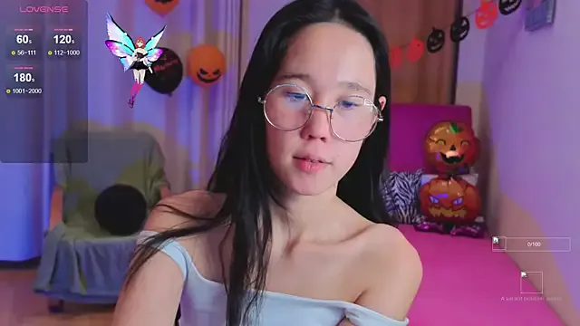 Reina__chan from StripChat is Freechat