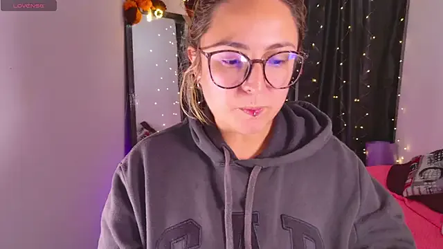 Rhosynn from StripChat is Freechat