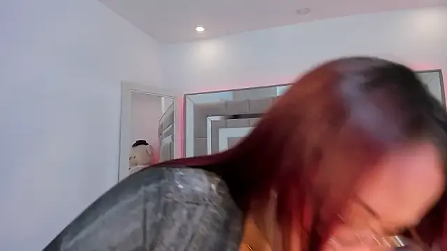 Rihanna_es from StripChat is Freechat