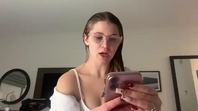 Riley_ray69 from StripChat is Freechat