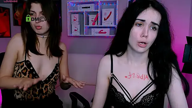 Girls: try live performances with matured performers, from dancing to quirks, in a variety of beautiful sex cams.