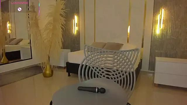 riley_sierra from StripChat is Freechat