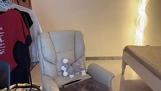Robin-o3 from StripChat is Freechat