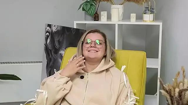 RosamariaDismukes from StripChat is Freechat