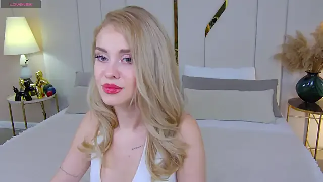 Rose_Masson from StripChat is Freechat