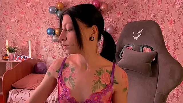 roselolly from StripChat is Freechat