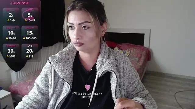 Girls: try live performances with matured performers, from dancing to quirks, in a variety of beautiful sex cams.