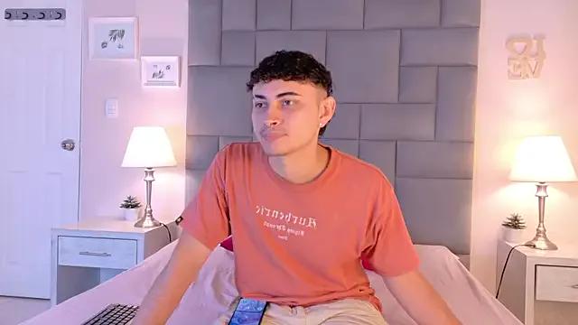 Rosse_and_mike from StripChat is Freechat