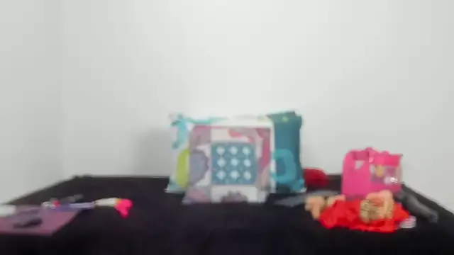 Roxanne76 from StripChat is Freechat