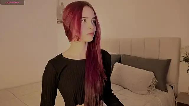 Roxxy_mora from StripChat is Freechat